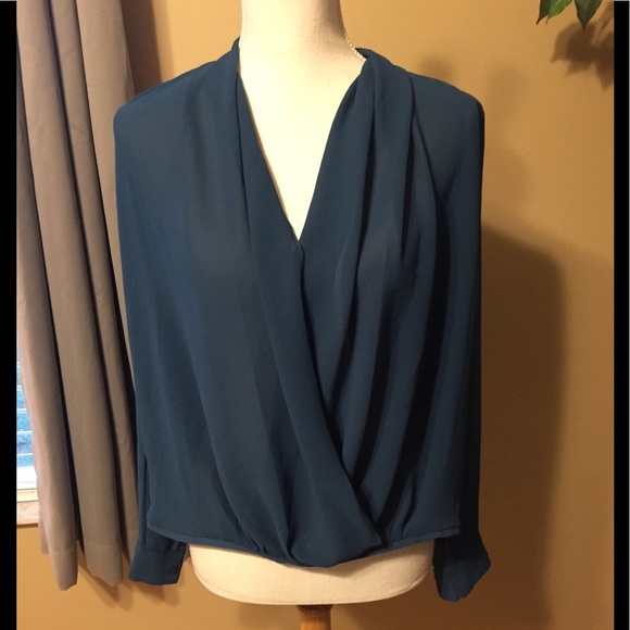 Elodie Tops - 💙Last Chance 💙Top by Eloide Size Medium